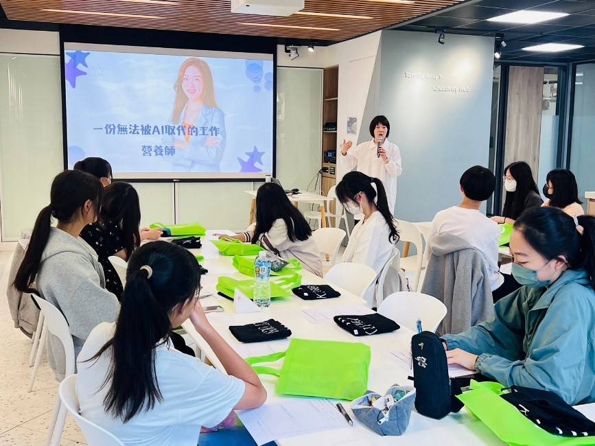 營養系講師姜家鳳助教說明營養師是一個AI無法取代的職業
