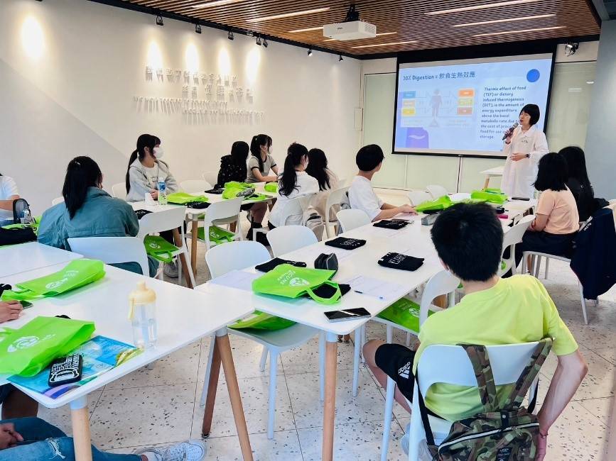 講師傳授營養相關知識，讓同學更有概念
